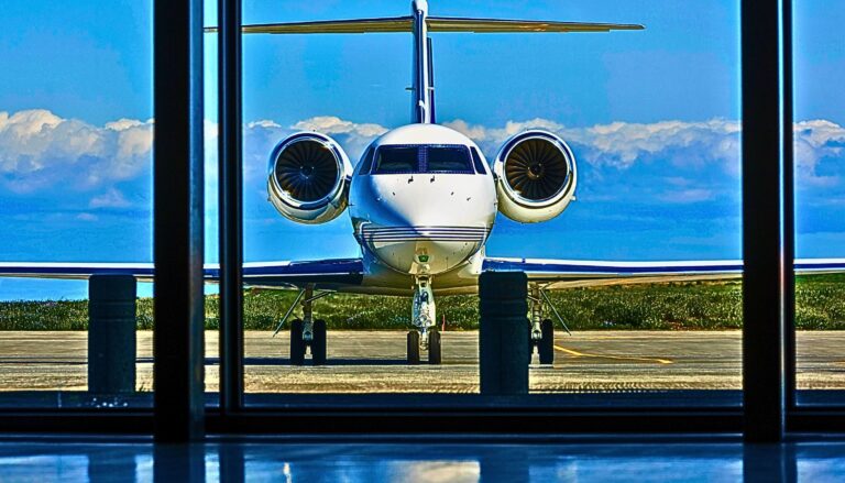 How Ultrawealthy Manage Money