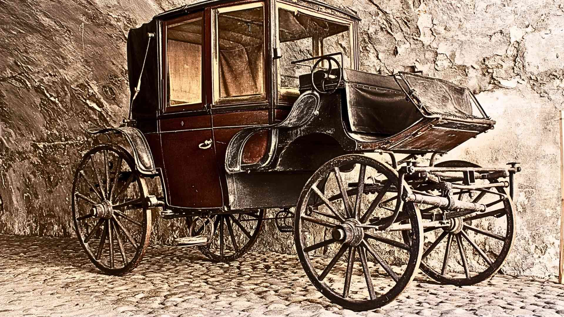 This is the image of a 1700s carriage