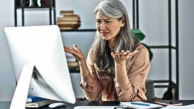 A picture of a woman puzzled looking into her PC regarding the math results for cash conversion days.